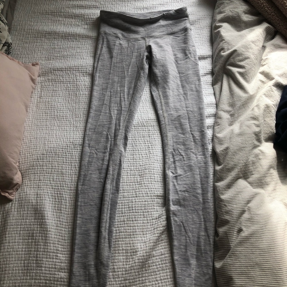 White/light grey lululemon yoga pants size 4 - Picture 3 of 4